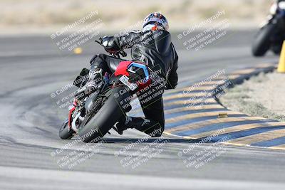 media/Dec-01-2025-Moto Forza (Mon) [[2daa91e15f]]/1-Advanced Group/Session 2 Turn 11 Backside/